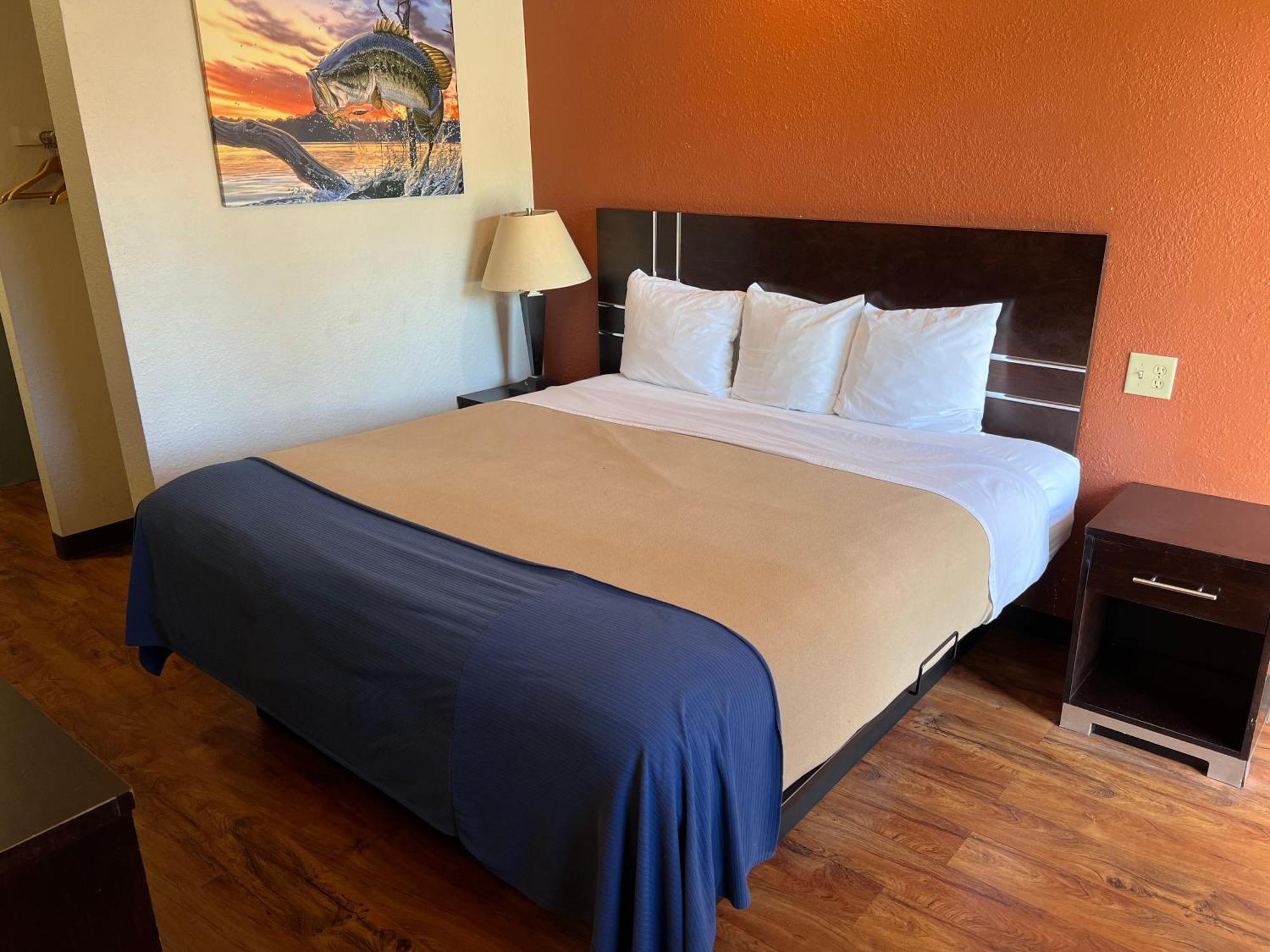 Budget Inn Of אוקיצ'ובי מראה חיצוני תמונה