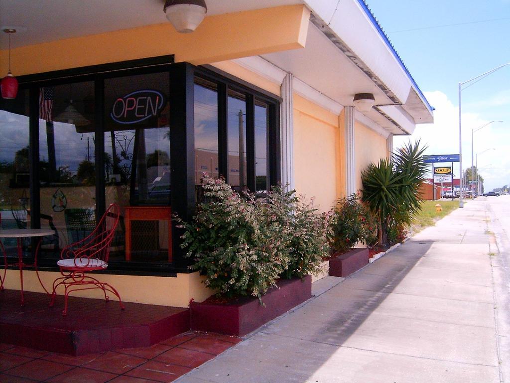 Budget Inn Of אוקיצ'ובי מראה חיצוני תמונה