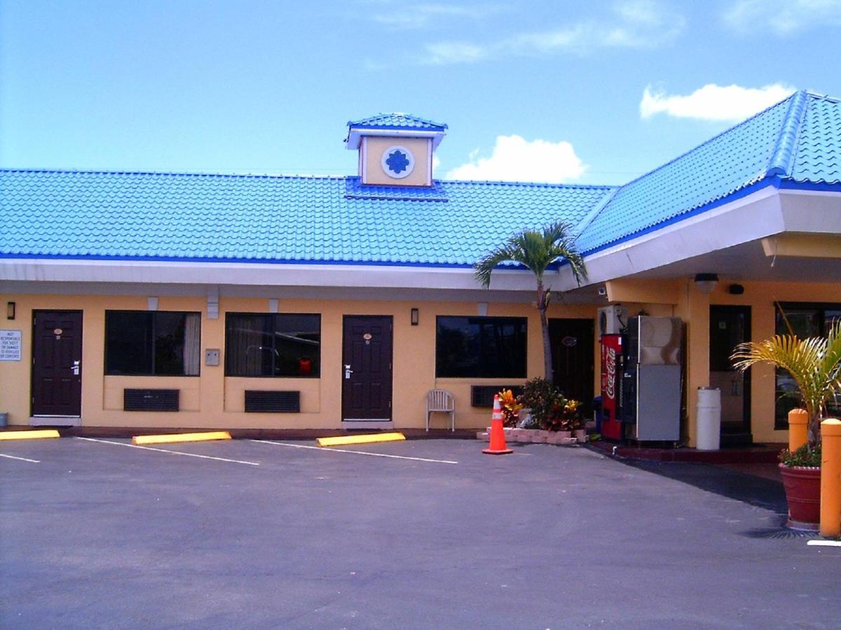 Budget Inn Of אוקיצ'ובי מראה חיצוני תמונה